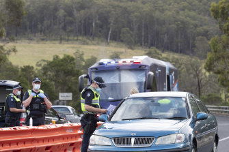 Coronavirus Australia: NSW woman who entered Victoria after repeated attempts was on the run for ...