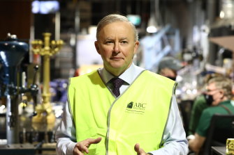 Labor leader Anthony Albanese is promising to build a $150 million interchange in Melbourne’s north if Labor wins the federal election.