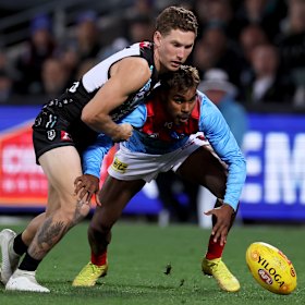 Kysaiah Pickett and Kane Farrell vie for possession on Friday night.