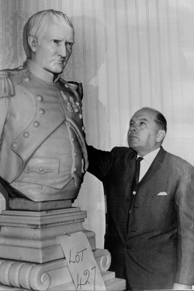 Beppi Pilotto bids farewell to the marble bust of Napoleon at Romano’s on June 29, 1966.