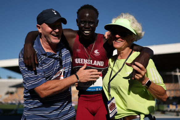 Gout with manager James Templeton and coach Di Sheppard, who likens Gout’s earlier running style to that of an
inflatable tube man in a car yard.