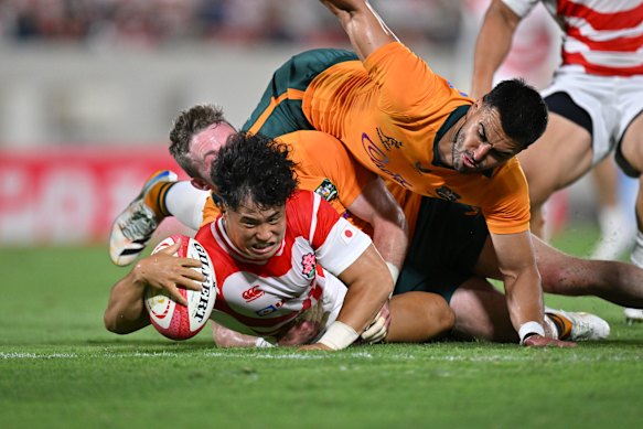 Ryunosuke Ito of Japan scores the team’s first try.
