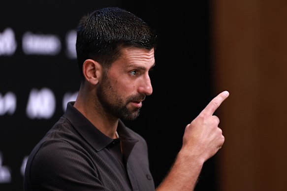 Djokovic habla con los medios en Melbourne Park el sábado.