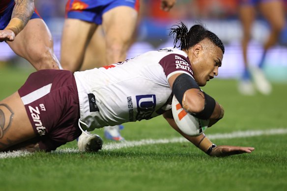 Haumole Olakau’atu scores for Manly.