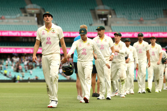 Pat Cummins with his team after the match ended in a draw on day five.