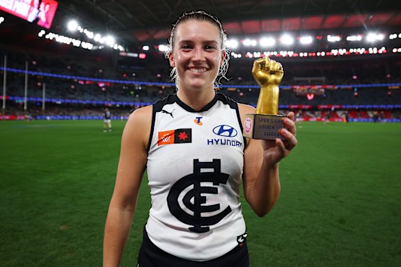 Abbie McKay wins the ‘golden fist’ for her performance. 