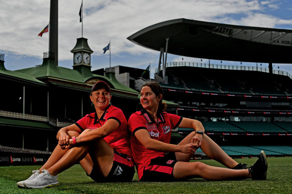 Sydney Sixers players Alyssa Healy and Maddy Darke.  