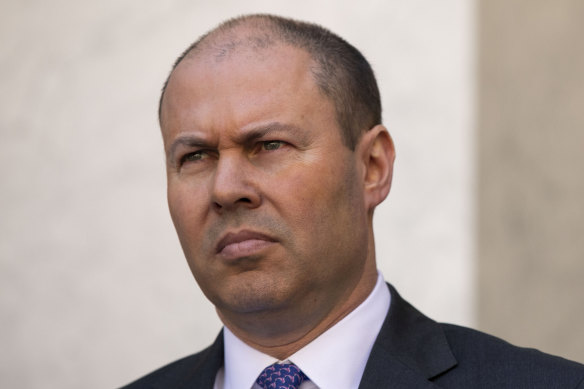 Treasurer Josh Frydenberg says doctors have written to Premier Daniel Andrews urging him to reopen schools. 