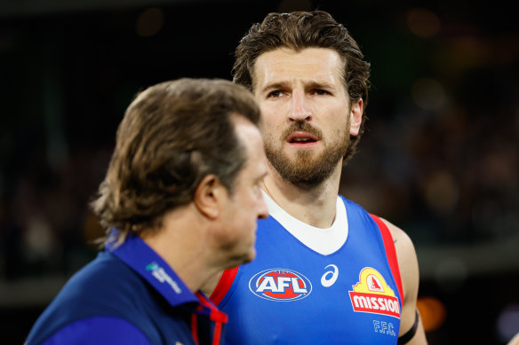 Marcus Bontempelli talks to coach Luke Beveridge.