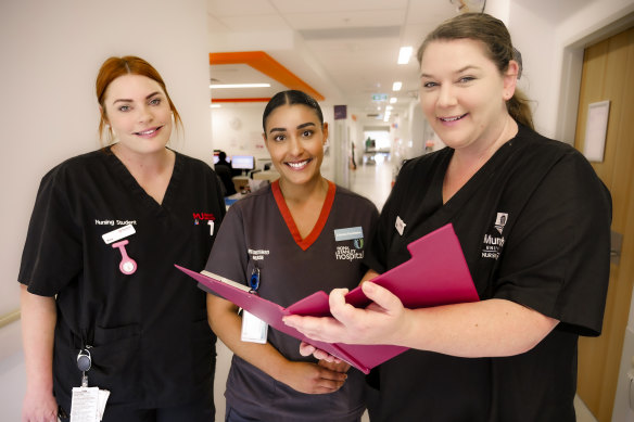 Murdoch University nursing students Jayde Larsen and Peta Clifford with Acute Surgical Unit Registered Nurse Amber Simpson.