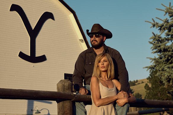 Cole Hauser como Rip Wheeler e Kelly Reilly como Beth Dutton em Yellowstone.