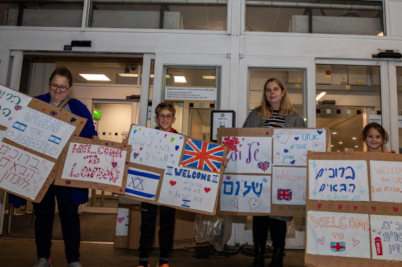 Members of Britain’s Jewish community welcomed the Australians upon their arrival.