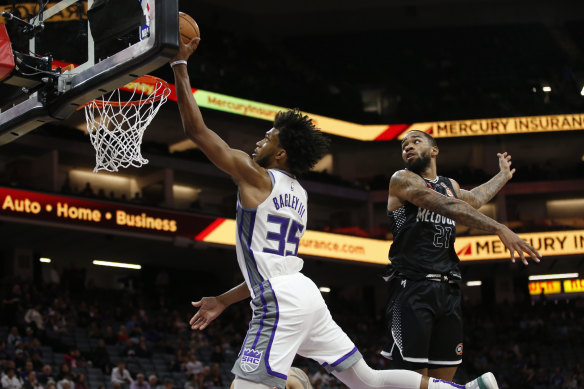 Sacramento Kings forward Marvin Bagley III, left, goes to the basket past Shawn Long. 