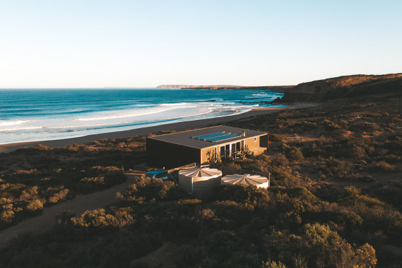 Fresh from a winter refurb, and set on a 101-hectare private conservation sanctuary, Camel Beach House is hidden in the dunes, offering complete privacy. 