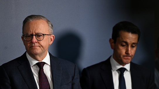 Premier David Crisafulli (right) said the federal government led by Prime Minster Anthony Albanese (left) needed to take responsibility for health care funding.