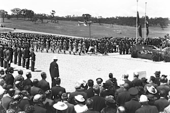 The two minutes’ silence during the Armistice service. 