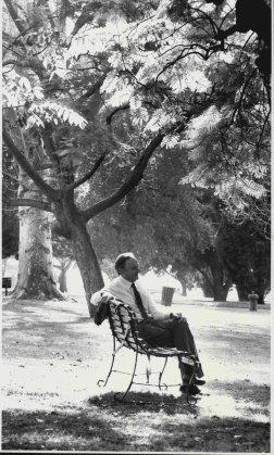 Carrick Chambers during his time director of the Royal Botanic Garden, during a tour of the gardens, 1986.