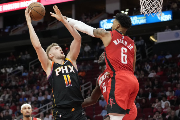 Jock Landale shoots over Rockets forward Kenyon Martin jnr in December.