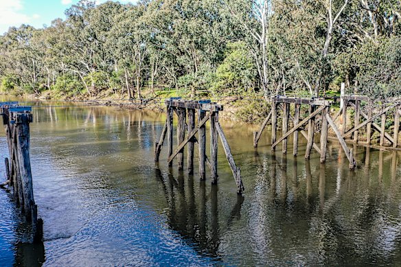 The old Goulburn River Bridge is listed in a way that cannot be destroyed. 