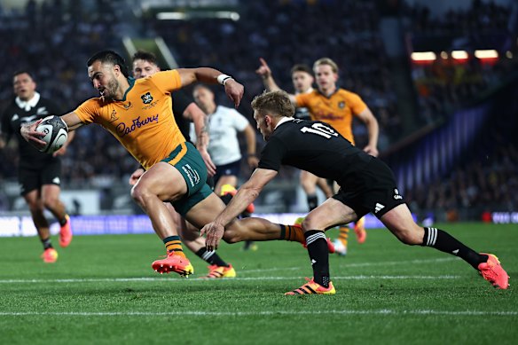 Tom Wright on his way to the tryline against the All Blacks.