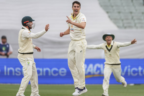 Australia’s Pat Cummins, center, celebrates after getting the wicket of South Africa’s Dean Elgar.