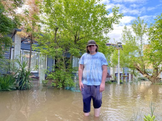 Damen Boot outside his inundated home in Echuca.