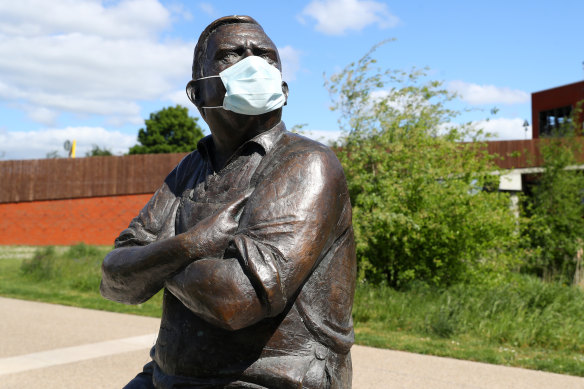 A masked statue of Ronnie Barker of The Two Ronnies, who made jokes about accountants.