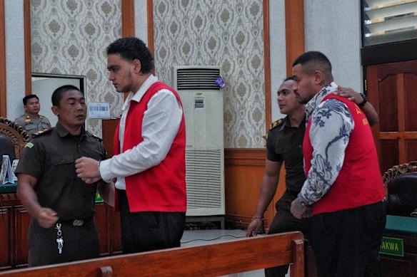 Mevlut Coskun (a sinistra) e Paea I Middlemore Tupou dopo la sentenza di lunedì.