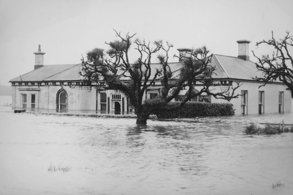 A home in Spring Gardens, Warrnambool during the 1946 floods.
