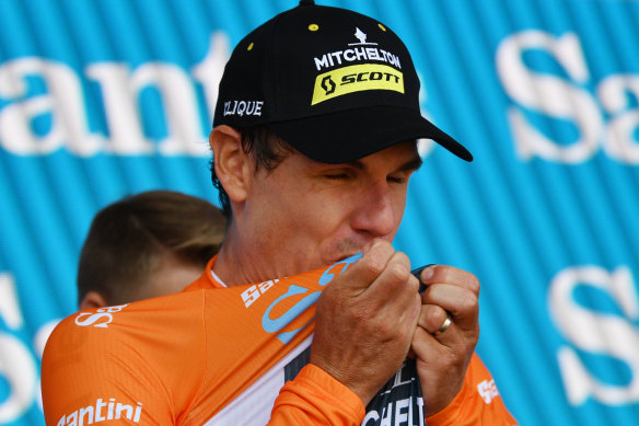 Daryl Impey takes the ochre jersey, setting up a classic final stage of the Tour Down Under.