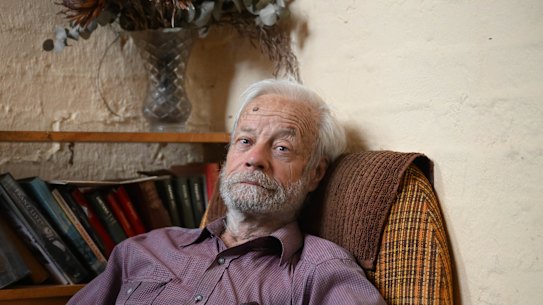 Robert Hooke says three injections of hyaluronic acid to his knees did nothing to alleviate his pain.