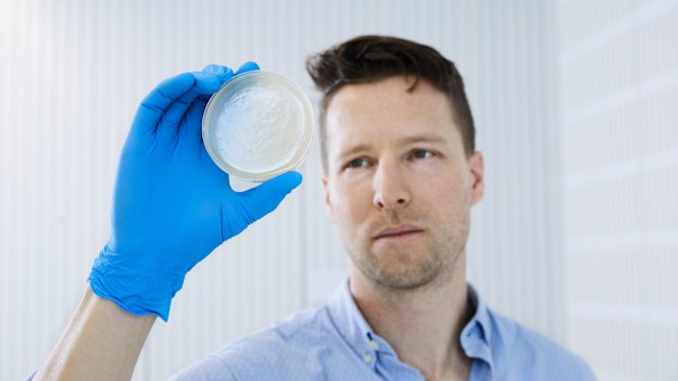 Melbourne-based scientist Jeremy 
Barr worked on “cleaning” the phages that eventually saved 
a man’s life.