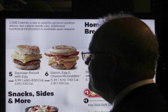 Scott Morrison inspects a smart Drive-Thru menu during his visit to Chicago. 