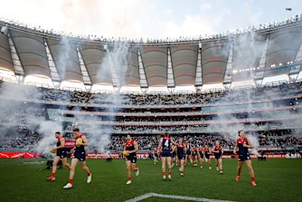 Melbourne run out onto Optus Stadium before the first preliminary final.