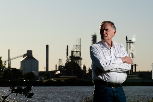 Retired explosives expert Tony Richards is concerned about ammonium nitrate stored near Newcastle, NSW. 