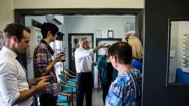 Scott Morrison talks to voters in southern Brisbane. 