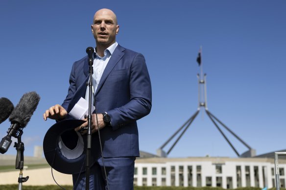 Senator David Pocock is among those concerned about the lack of transparency regarding lobbyists in Parliament House. 