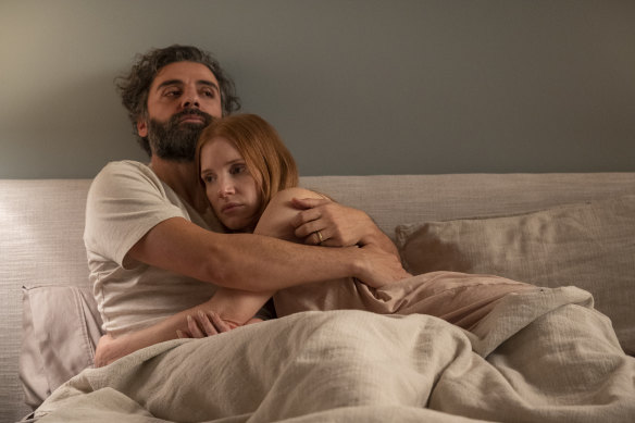 Oscar Isaac and Jessica Chastain in Scenes From a Marriage.