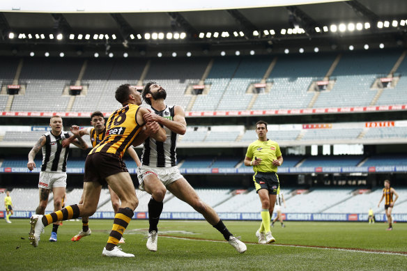 Brodie Grundy and Jonathon Ceglar go head-to head.