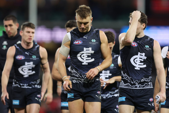 The beaten Blues leave the SCG after being pummelled by the Swans.