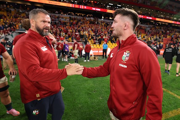 Andy Farrell congratulates Tom Curry. 