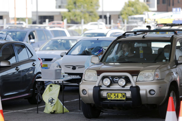 Motorists queue for COVID-19 testing in Newcastle on Monday amid multiple venue alerts. 