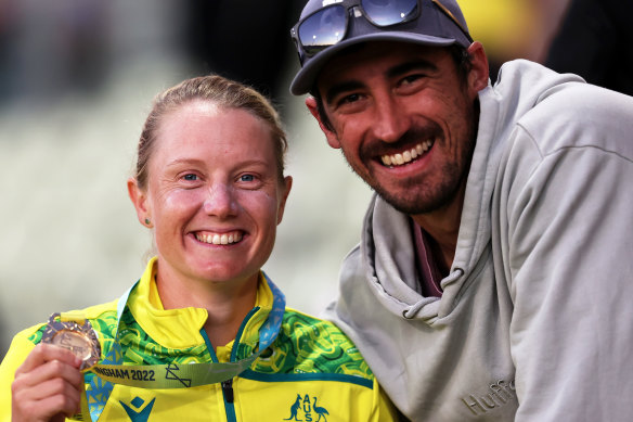 Alyssa Healy and Mitchell Starc are no slouches on the golf course.