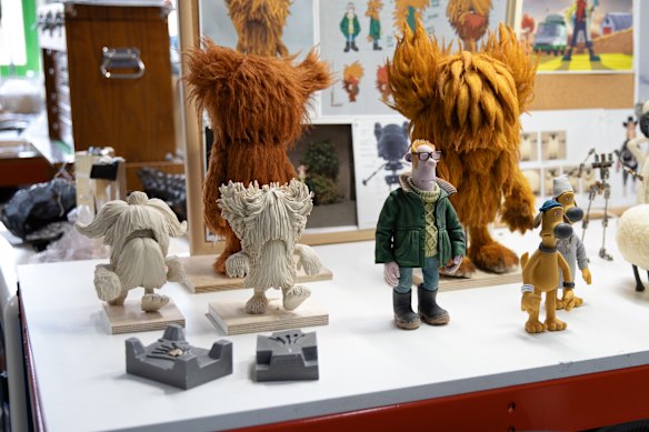 The beast puppet table, which also includes models of the farmer and Bitzer. 