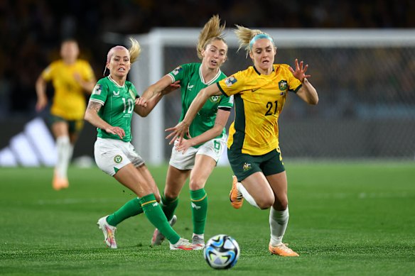 Ellie Carpenter attacks the ball.