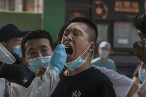 A Chinese man who has had contact with the Xinfadi wholesale food market or someone who has, is tested for COVID-19 in Beijing.