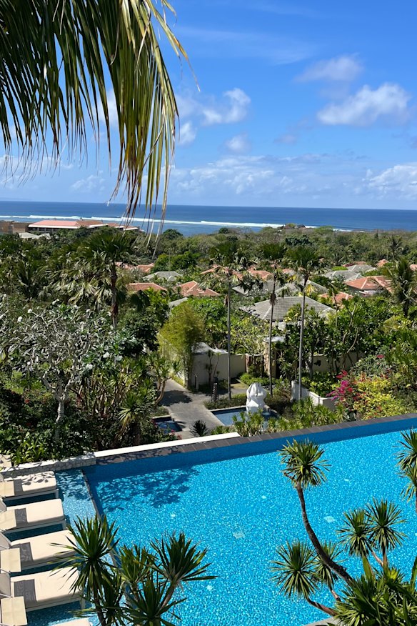 The Aqua Pool is available exclusively to guests at Mulia Villas.