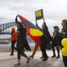 Campaign to have Aboriginal flag fly on Sydney Harbour Bridge heats up