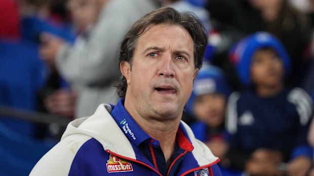 Luke Beveridge will stay in charge of the Western bulldogs for two more seasons.