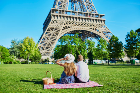 The art of picnicking in Paris.